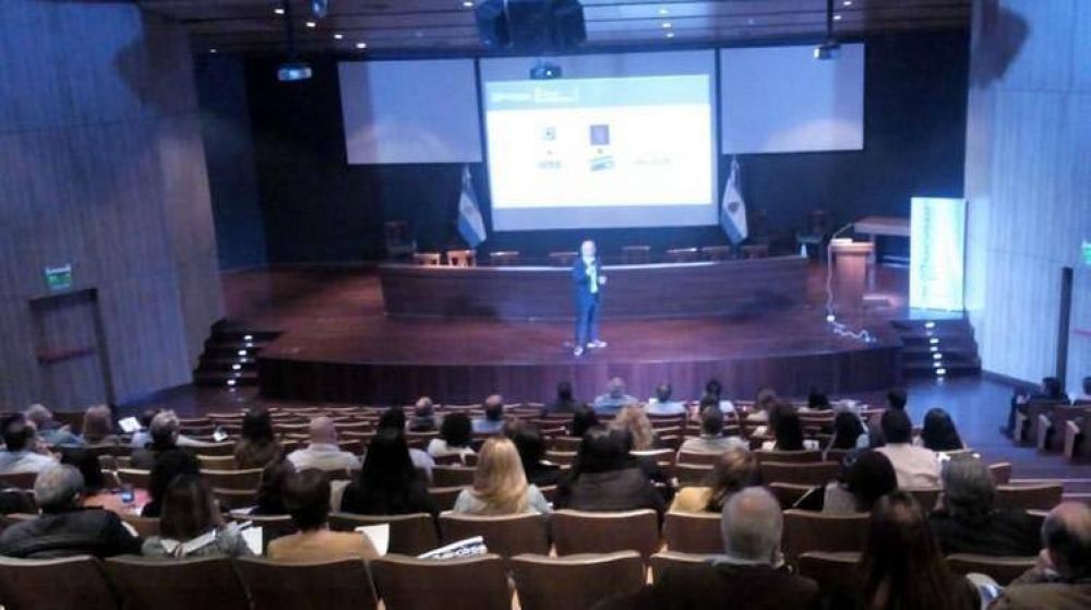 Expendedores e industriales debatieron sobre la crisis como factor de oportunidad