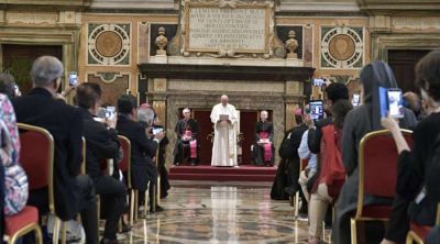 Papa Francisco: la Biblia no es una colecci�n de libros para estudiar