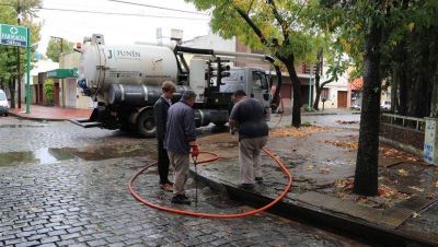Obras Sanitarias limpi� desag�es pluviales tras las lluvias