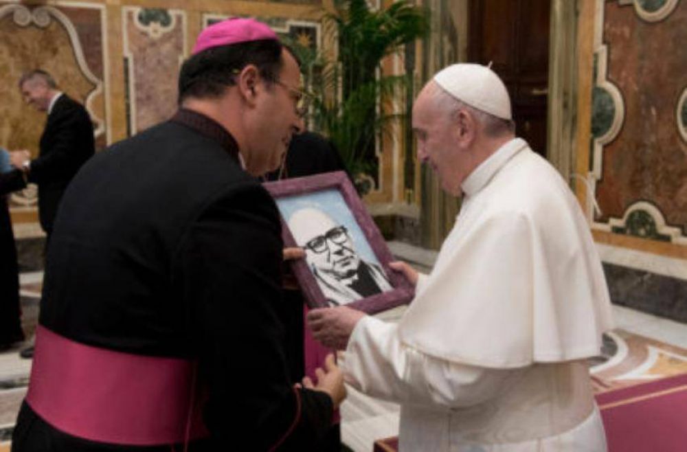 El Obispo Mestre le entreg al Papa un regalo de los presos de Batn