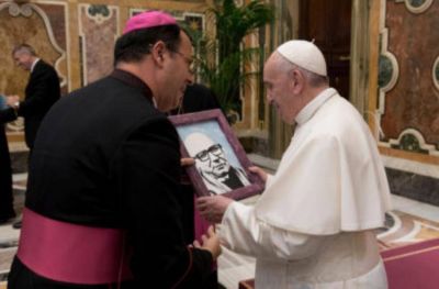 El Obispo Mestre le entreg� al Papa un regalo de los presos de Bat�n