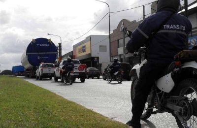 Se mont� un gran operativo municipal para comenzar a transportar los aerogeneradores a destino