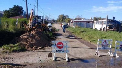 Comenz� la obra de extensi�n de la red cloacal en el Barrio Movediza