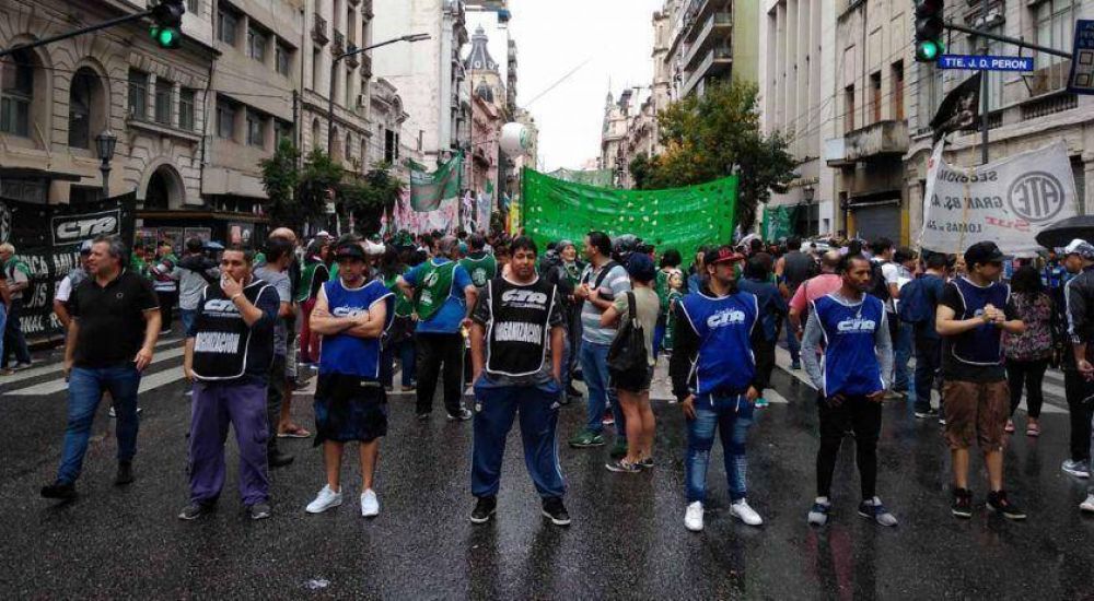 Sin la CGT, Moyano y las CTA arrancan un nuevo paro contra Mauricio Macri
