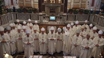 Los obispos comenzaron su visita al Vaticano y Francisco los recibirá el jueves