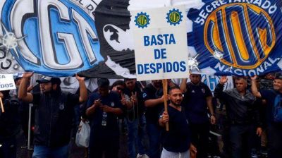Tras los paros, el Gobierno estudia renovar el acuerdo antidespidos y modificar Ganancias