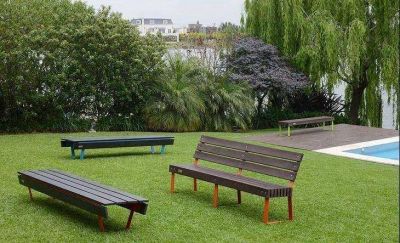 Una Cooperativa de ex cartoneros fabrica muebles urbanos con pl�stico reciclado