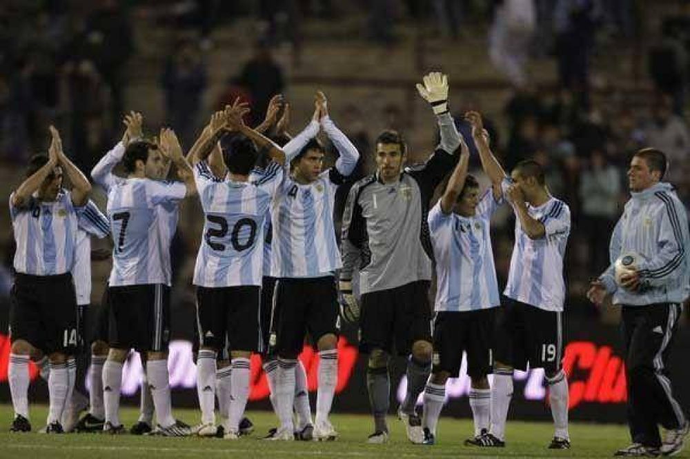 Maradona, con dudas positivas: "Eval�o armar una lista m�s larga"