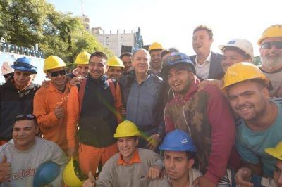 Schiaretti recorri� San Francisco y prometi� terminar con las obras de cloacas