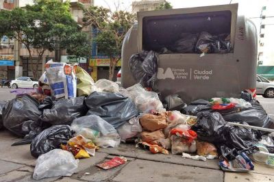 La ciudad amaneci� repleta de basura