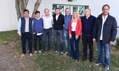 Atado al enigma CFK, el peronismo bonaerense prepara campa�a corta anti carpetas
