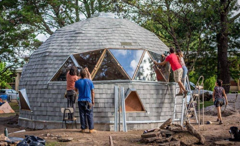 Cooperativa marplatense construy� un aula domo sustentable en Uruguay