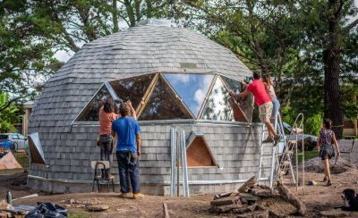 Cooperativa marplatense construy� un aula domo sustentable en Uruguay