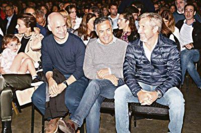 Macri le reserva un asiento a Cristina y activa bilaterales PJ