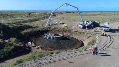 El intendente L�pez celebr� los avances en el Parque E�lico de Necochea