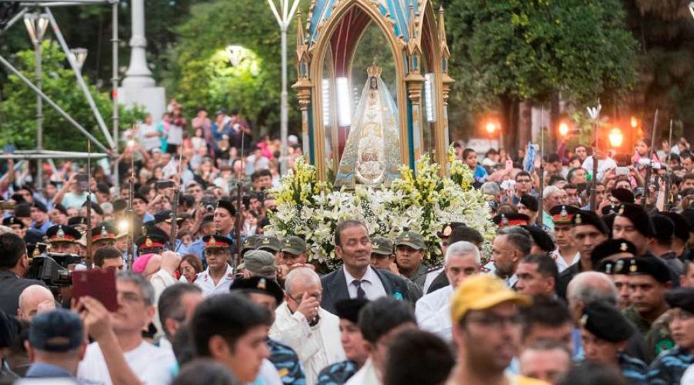 Festejan 128 aos de coronacin de la querida Morenita del Valle en Argentina