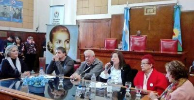 Emoci�n y reconocimientos en el HCD en homenaje a Evita
