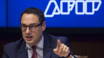 Masivamente, jefes y directores de AFIP firmaron a favor de Cristobal L�pez