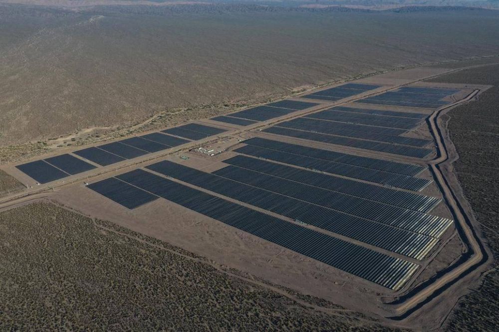 Tras una inversin de US$400 millones, se inauguraron 14 parques solares en tres aos