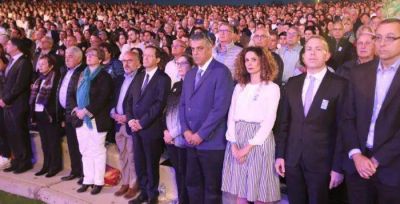 6.000 jud�os de la di�spora asistieron a la ceremonia en ingl�s y espa�ol del D�a de los Ca�dos