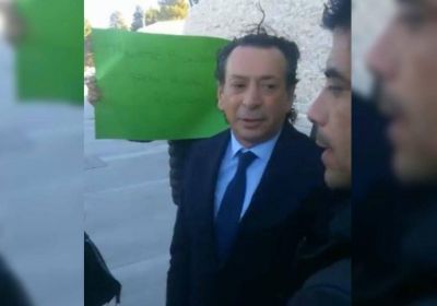 Trabajadores de la UPSRA escracharon a Sica en un aeropuerto