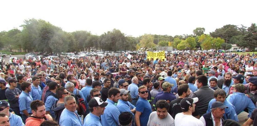 En medio de la pueblada en Barker, dictan conciliacin en el conflicto por los 300 despidos de Loma Negra