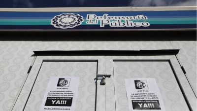 Por falta de pago, los trabajadores de la defensor�a del P�blico cerraron el Stand en la Feria del Libro