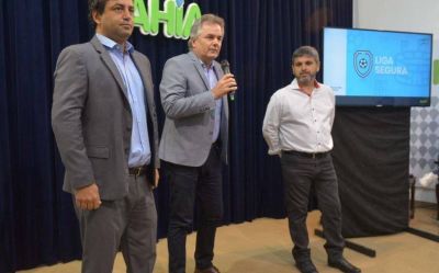 Intendente de Cambiemos otorga millonarios subsidios a grandes clubes y rechaza la ayuda a los barriales 