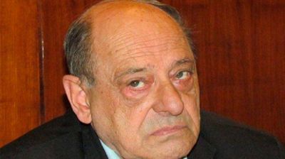 Arroyo entregar�a subsidios y becas a los clubes