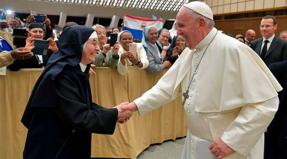 El Papa defiende que las religiosas son servidoras, no sirvientas