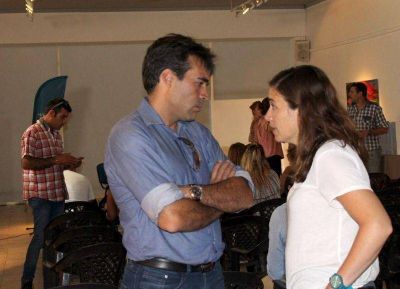 Jimena L�pez qued� peinada y maquillada tras la frustrada participaci�n en C5N