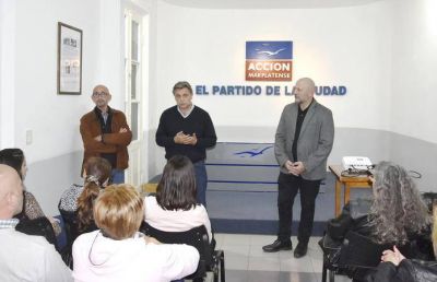 Acci�n Marplatense entreg� certificados de cursos y talleres en su sede partidaria