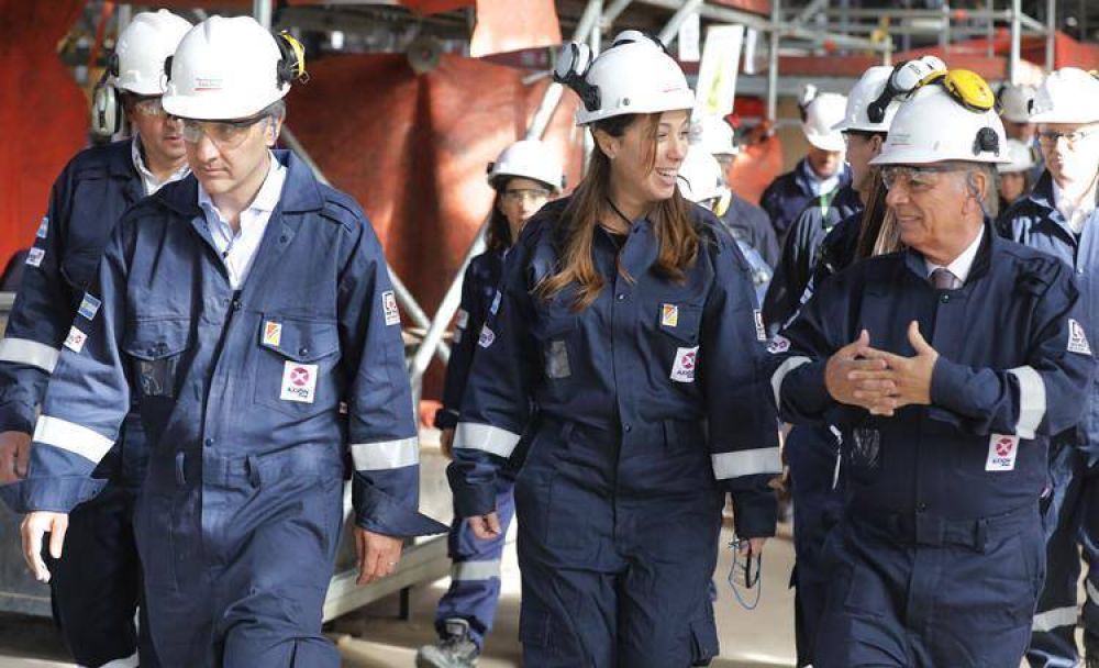 Mara Eugenia Vidal visit la refinera de AXION energy en Campana