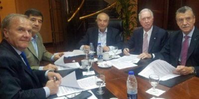 Paritaria de Empleados de Comercio: el sindicato dice haber firmado un aumento anual pero en Trabajo y las c�maras empresarias lo desmienten