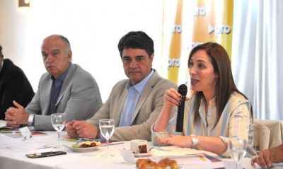 Vidal se sent� a cenar con la mesa de intendentes oficialistas