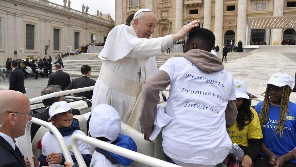 El Papa y los nios llegados a travs de los corredores humanitarios