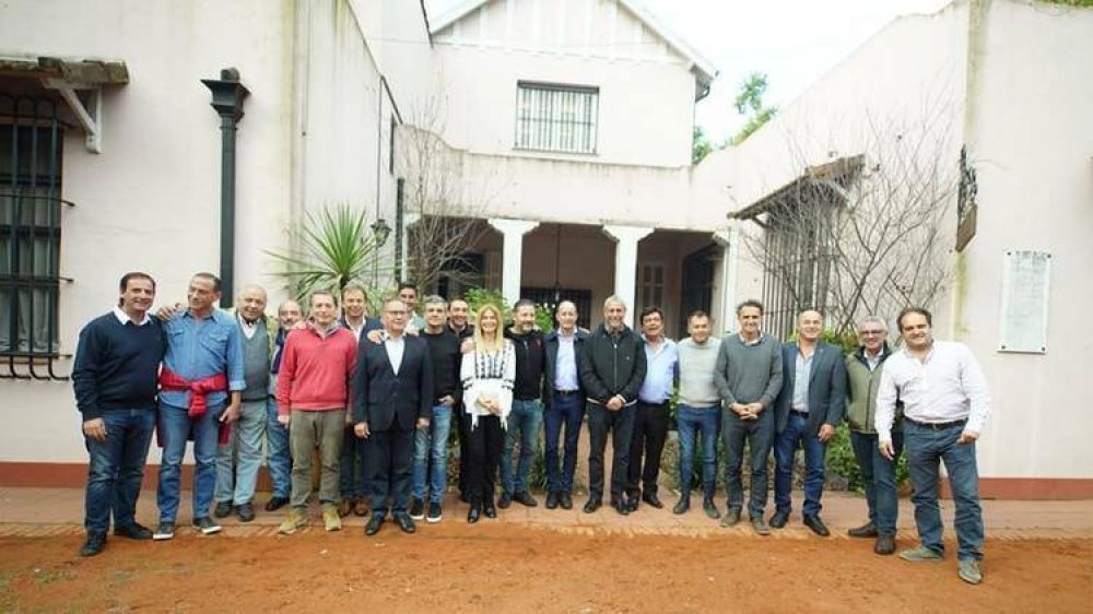 Los intendentes bonaerenses del PJ dan por segura la candidatura de Cristina Kirchner y buscan apurar la definicin en la Provincia