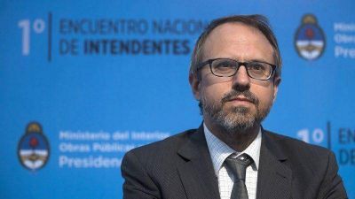 Valenzuela sobre los intendentes: �Somos la trinchera de la democracia�