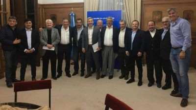 El Gobierno acept� incluir el tema educaci�n en los puntos de consenso y recibi� el apoyo de los gremios