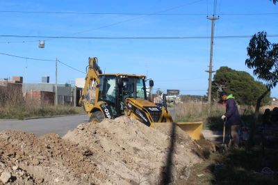 Prosiguen con la importante obra de cloacas que nace en la planta de bombeo de 87 y 46