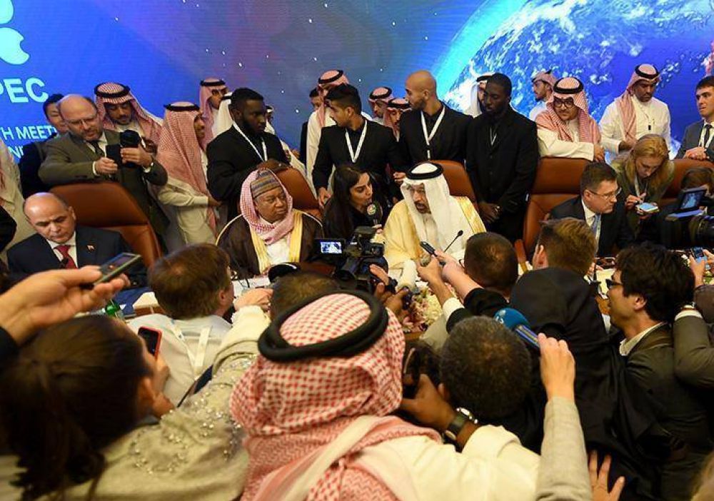 Arabia Saudita y Emiratos rechazan aumentar la producción de petróleo como reclama Trump