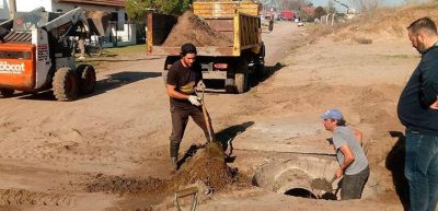 Limpian bocas de tormentas y reservorios de agua para evitar inundaciones ante fuertes tormentas