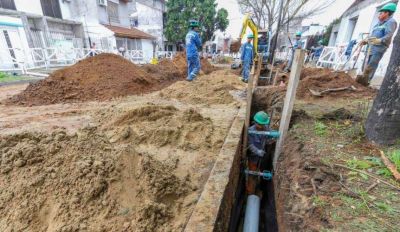 Comienza una obra cloacal en Lan�s que beneficiar� a 3 mil vecinos