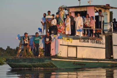 Procesi�n n�utica a Mar�a Auxiliadora en Fuerte Olimpo