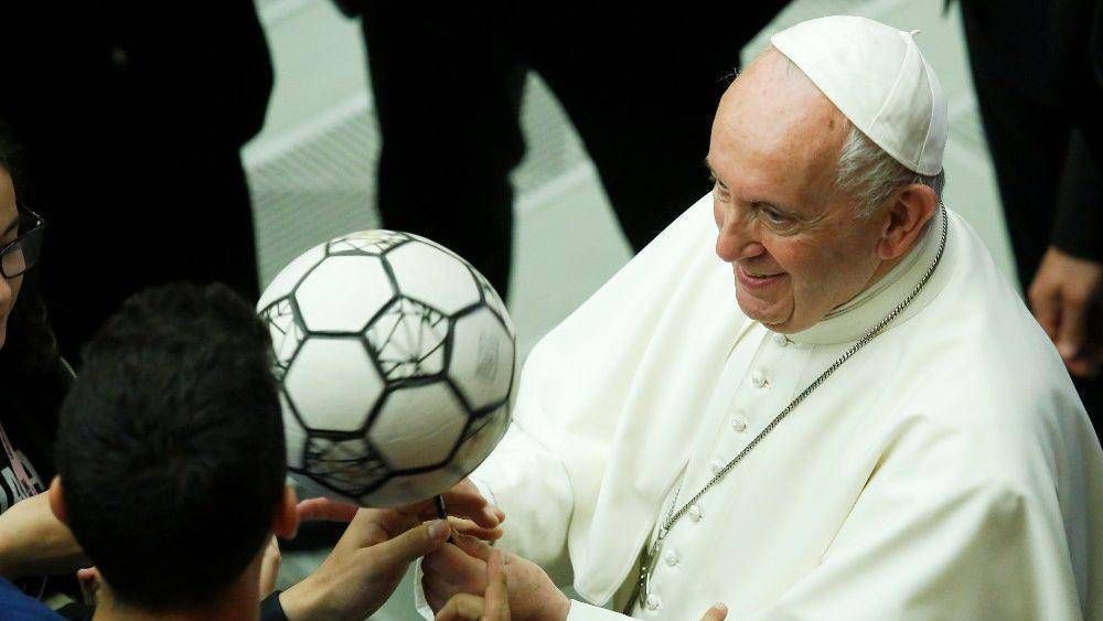 Papa a deportistas: el futbol es el deporte ms bello del mundo