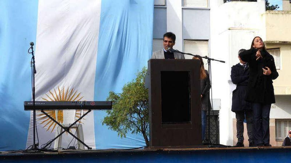 A 209 a�os del Primer Gobierno Patrio, L�pez hizo un llamado amplio a la unidad para cambiar la realidad del pa�s