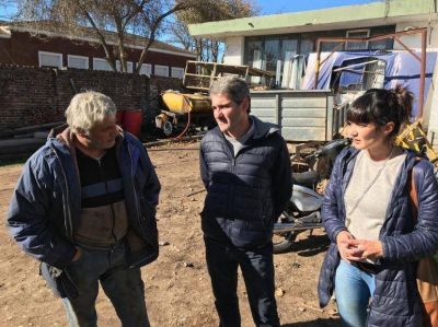Diez se reuni� con empleados municipales de la delegaci�n y el corral�n de Quequ�n
