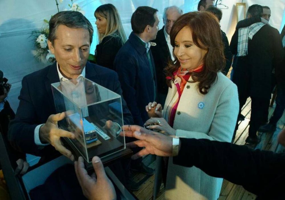El reclamo detrs de una maqueta de colectivo que recibi CFK