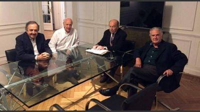 Convencionales radicales piden un nuevo frente electoral