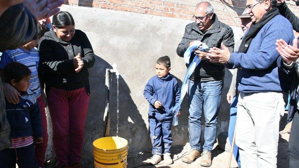 Inauguraron una red de agua potable en el departamento Rosario Vera Pealoza